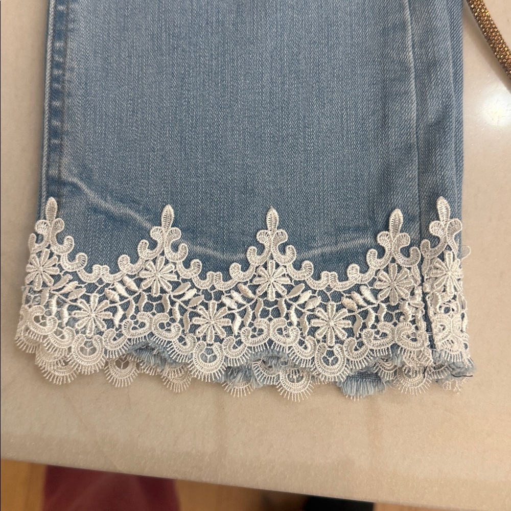 Jeans with lace - Picture 6 of 8